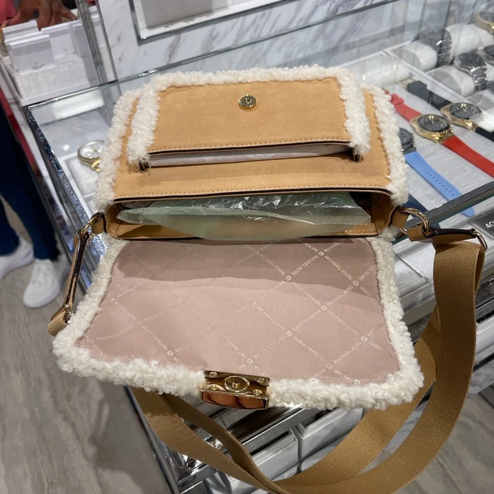 MICHAEL KORS Bradshaw Medium Suede and Faux Shearling Messenger Bag
Peanut
NWT - Picture 5 of 16
